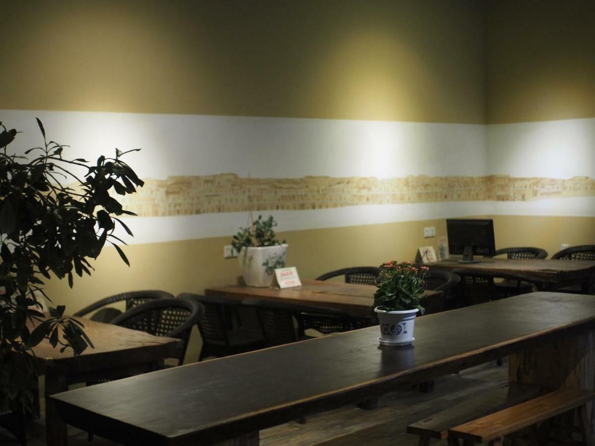 Right Here Hotel Dunhuang Luaran gambar