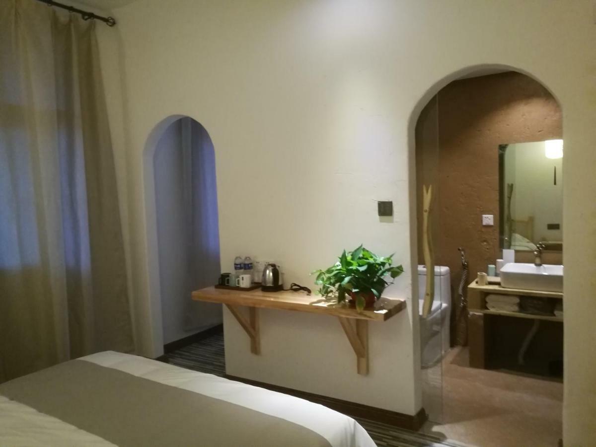 Right Here Hotel Dunhuang Luaran gambar