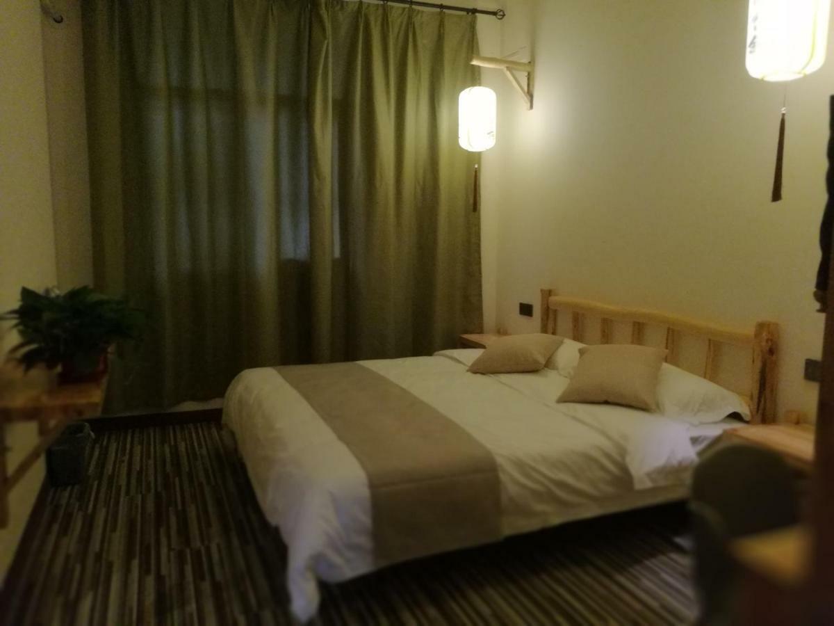 Right Here Hotel Dunhuang Luaran gambar