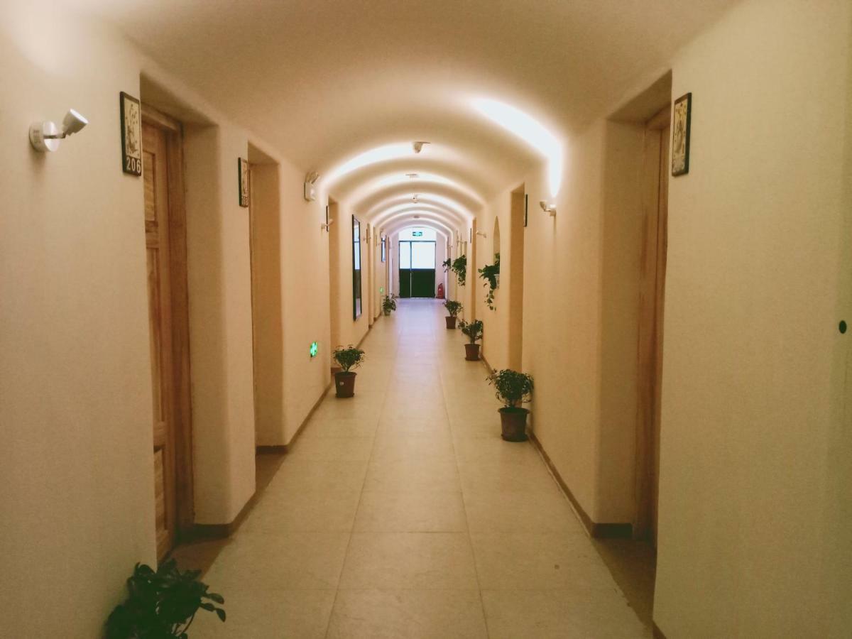Right Here Hotel Dunhuang Luaran gambar